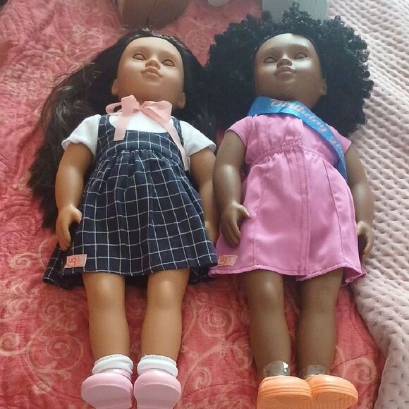 Charming Doll Set with Pink and Blue Outfits - Picture 1 of 5